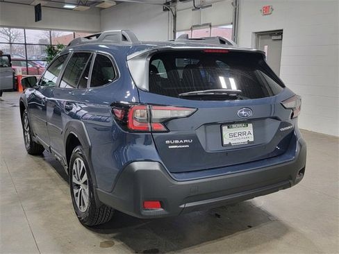 Used 2025 Subaru Outback Premium image 8