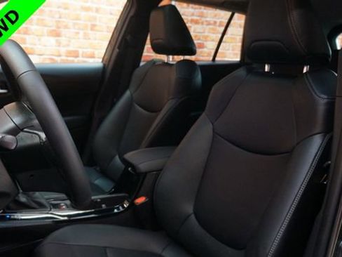 Used 2023 Toyota Corolla Cross XLE w/ Convenience Package image 10
