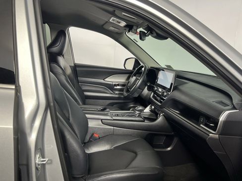 Used 2025 Toyota Grand Highlander AWD image 32