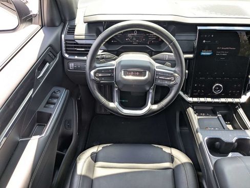 Used 2026 GMC Acadia Elevation w/ Elevation Premium Package FWD image 16