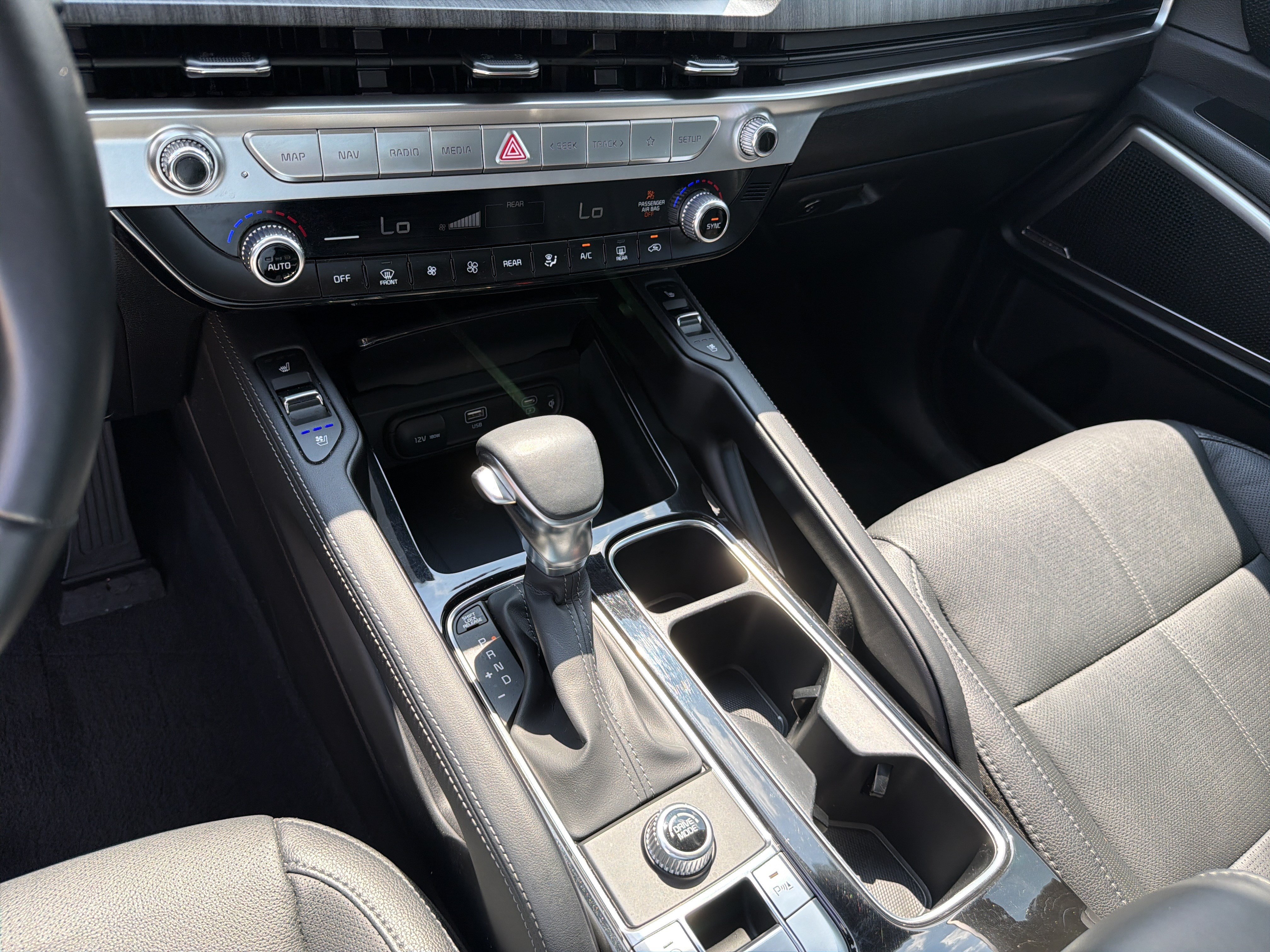 Used 2025 Kia Telluride EX w/ EX Captain's Chair Package FWD image 30