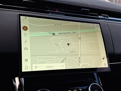 Used 2023 Land Rover Range Rover Sport SE image 17