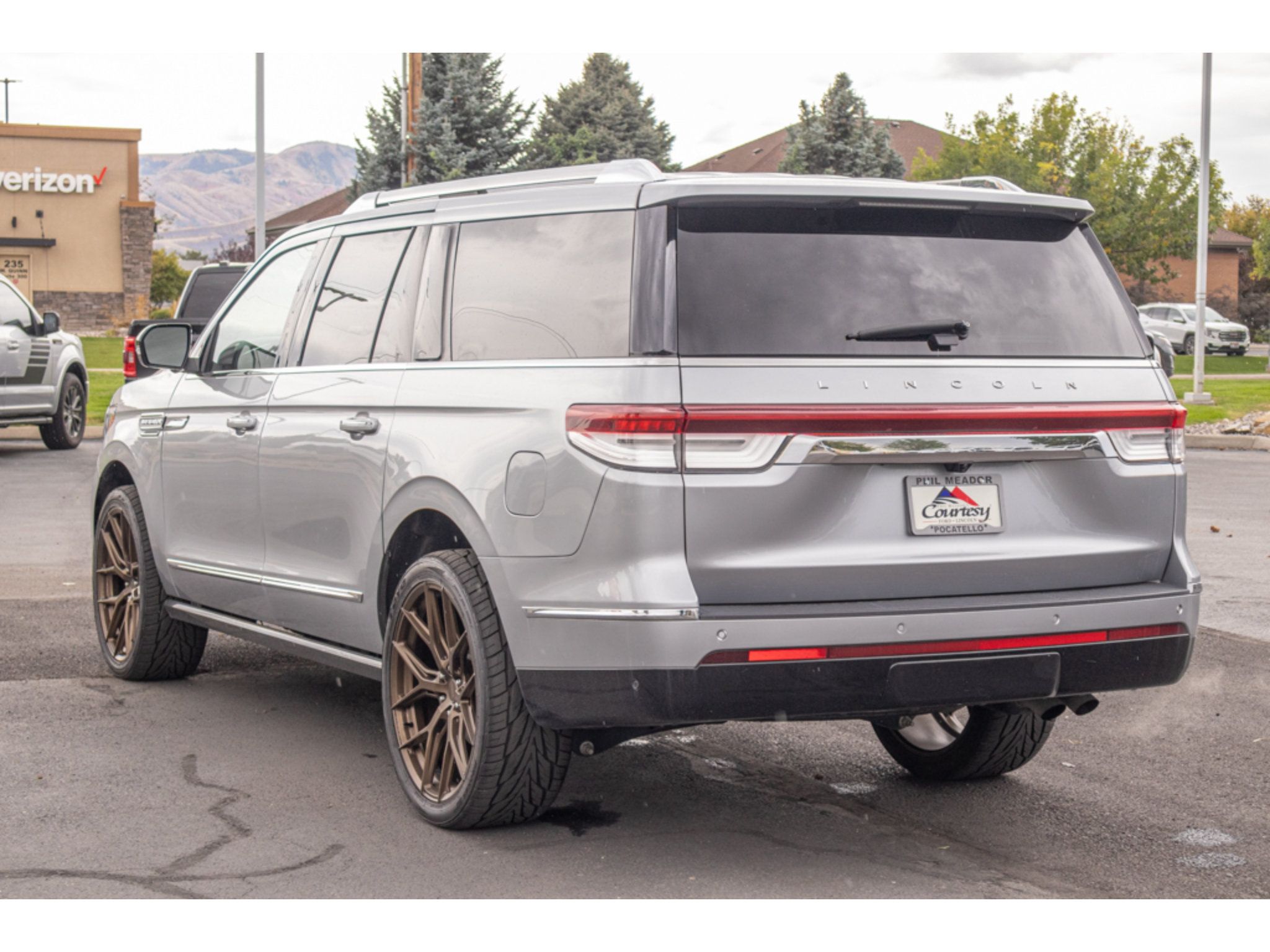 Used 2024 Lincoln Navigator L 4WD image 5