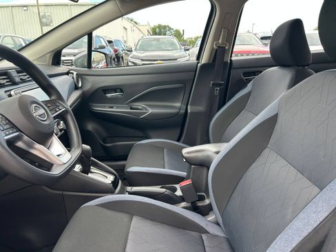Used 2025 Nissan Versa SV FWD image 18