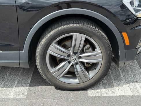 Used 2021 Volkswagen Tiguan SEL FWD image 12