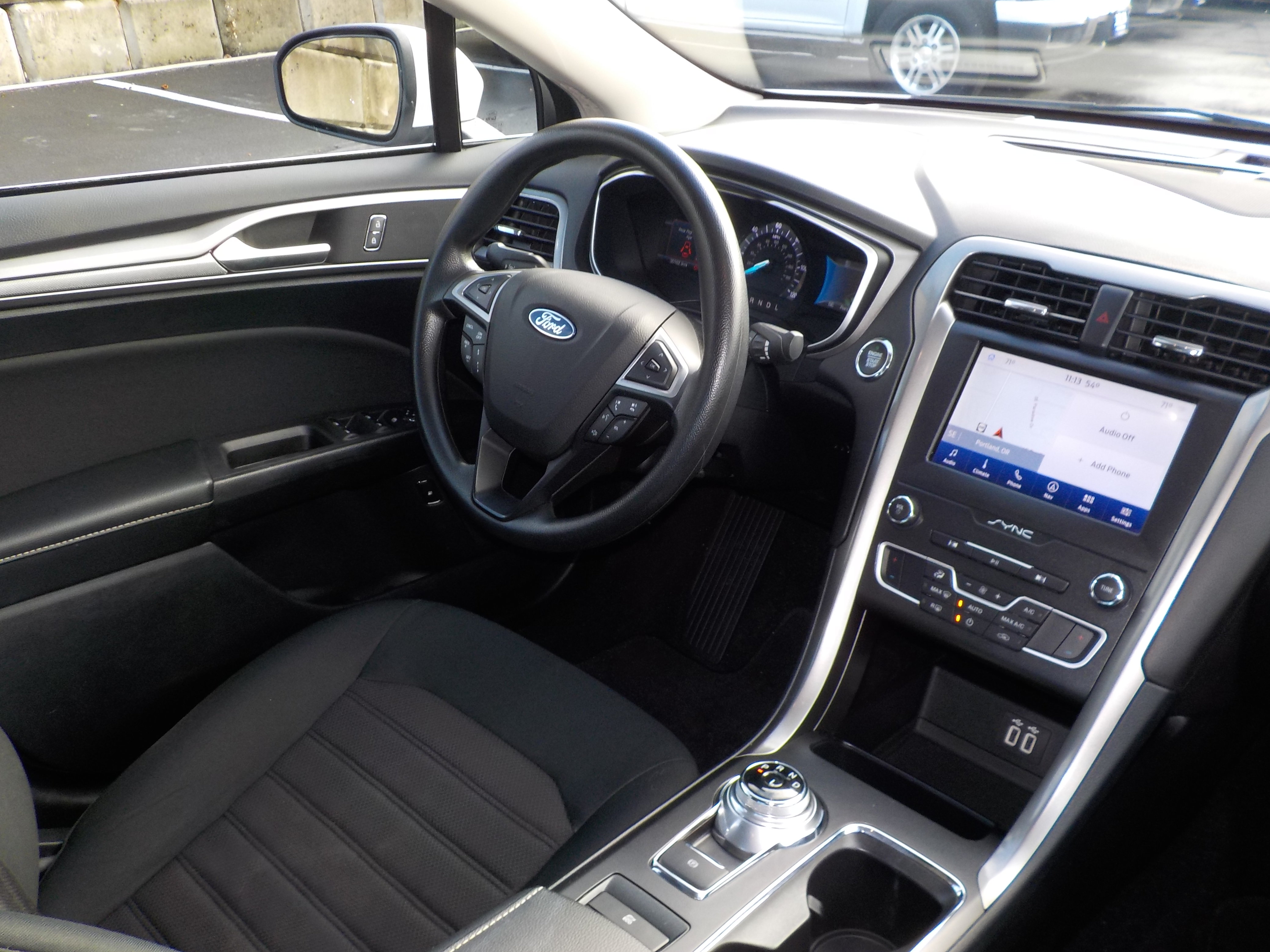 Used 2020 Ford Fusion SE FWD image 25
