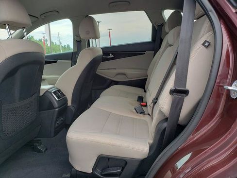Used 2019 Kia Sorento AWD image 12