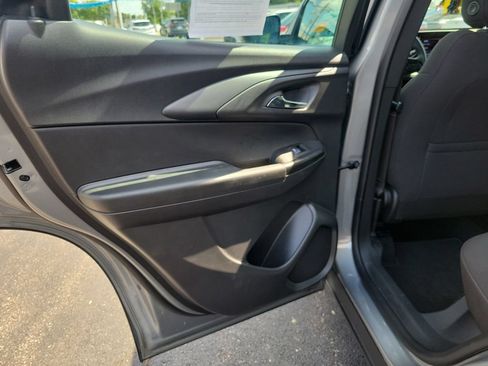 Used 2025 Chevrolet TrailBlazer LS w/ LS Confidence Package FWD image 17
