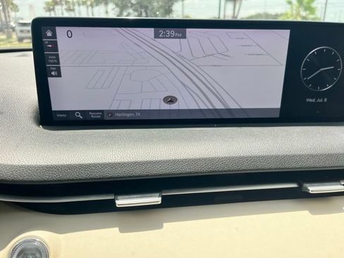 Used 2022 Genesis GV70 2.5T w/ Advanced Package AWD/4WD image 11