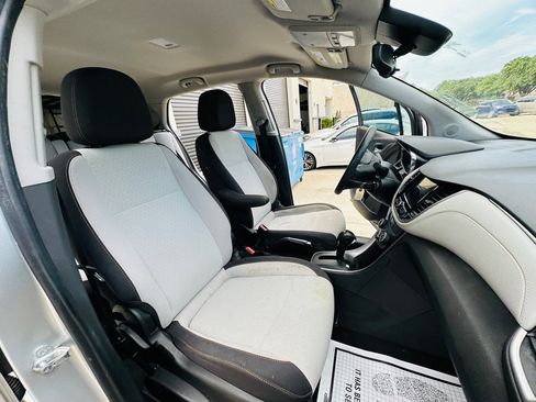 Used 2019 Chevrolet Trax LS w/ Tint and Cruise Package FWD image 21
