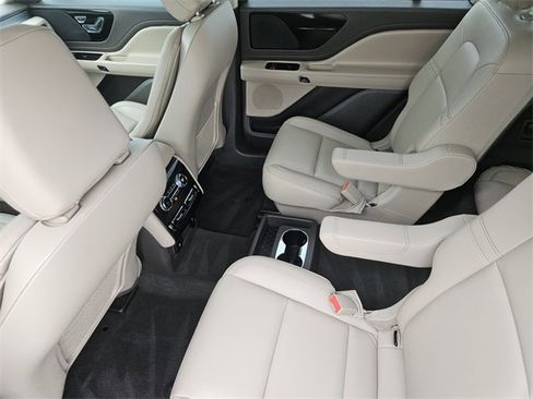 Used 2023 Lincoln Aviator 2WD w/ Premium Package image 29