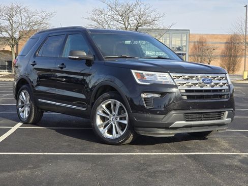 Used 2019 Ford Explorer XLT w/ Equipment Group 202A image 2