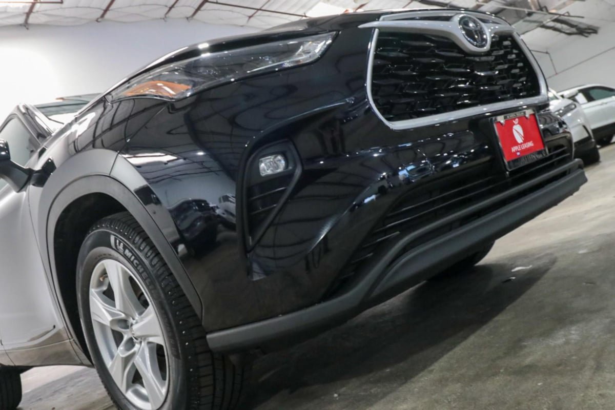 Used 2022 Toyota Highlander LE FWD image 34