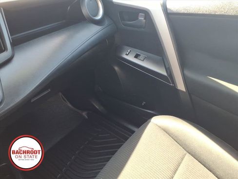 Used 2018 Toyota RAV4 LE AWD/4WD image 22
