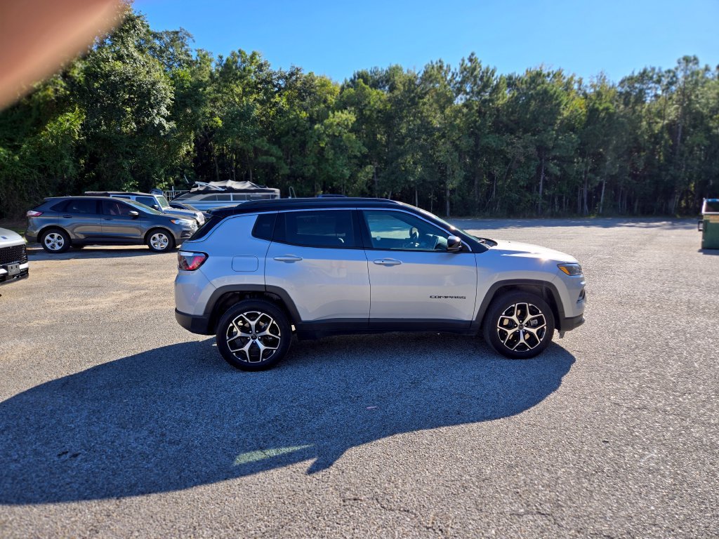 Used 2025 Jeep Compass Limited AWD/4WD image 7