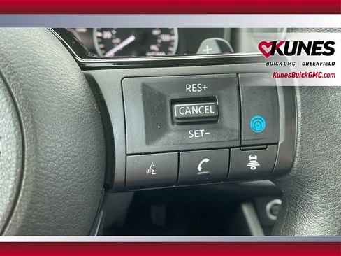 Used 2023 Nissan Rogue SV image 18