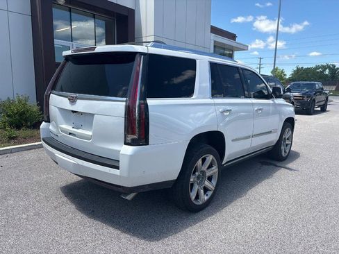 Used 2019 Cadillac Escalade Premium Luxury AWD/4WD image 3