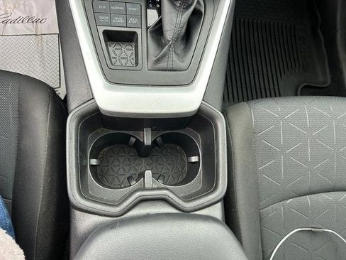 Used 2022 Toyota RAV4 XLE image 17