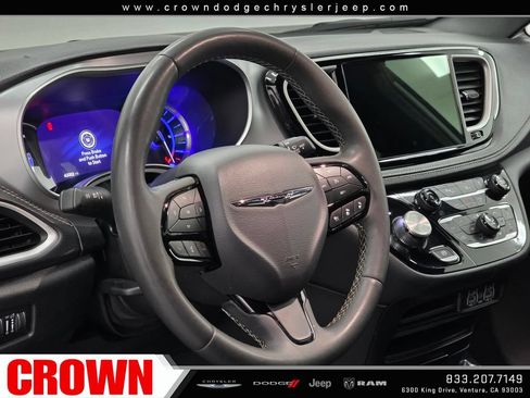 Certified 2024 Chrysler Pacifica Limited FWD image 24