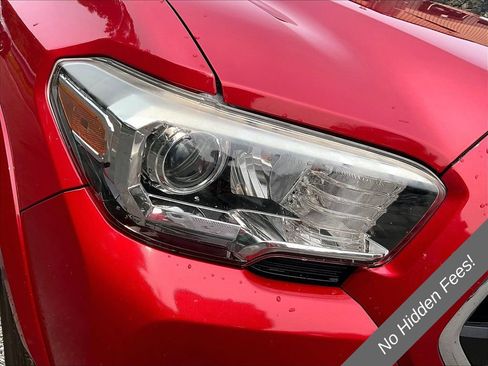 Used 2018 Toyota Tacoma SR5 AWD/4WD image 25