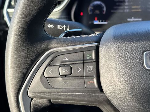 Used 2023 Jeep Grand Cherokee Altitude image 21