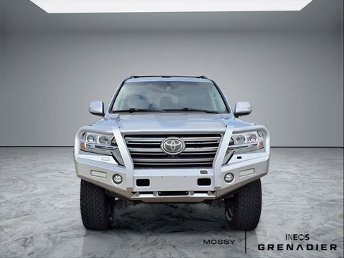 Used 2016 Toyota Land Cruiser image 4