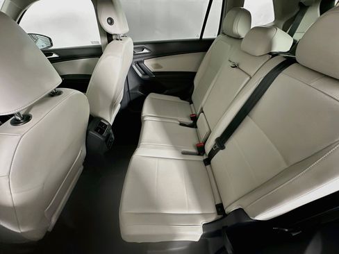 Used 2018 Volkswagen Tiguan SE FWD image 27
