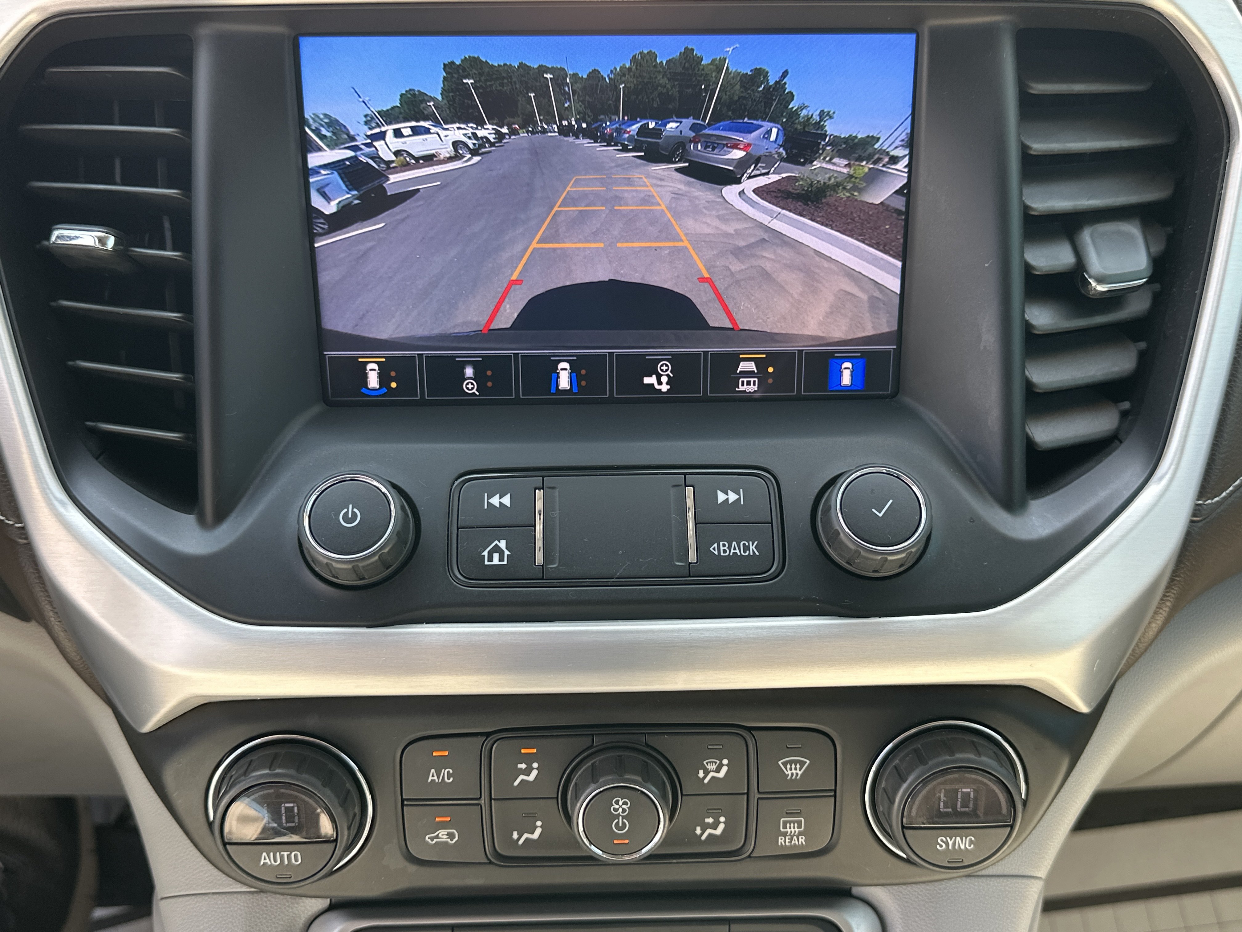 Used 2022 GMC Acadia SLT w/ Technology Package FWD image 31