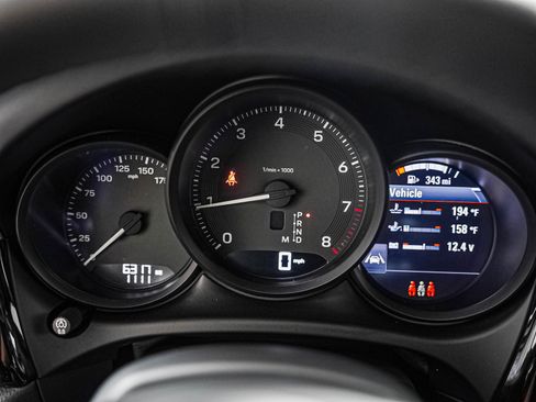 Certified 2026 Porsche Macan AWD/4WD image 18