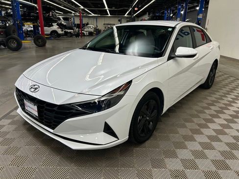Used 2022 Hyundai Elantra Blue FWD image 3