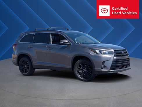 Used 2019 Toyota Highlander SE FWD image 1