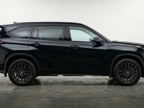 Used 2025 Toyota Highlander XSE AWD/4WD image 11