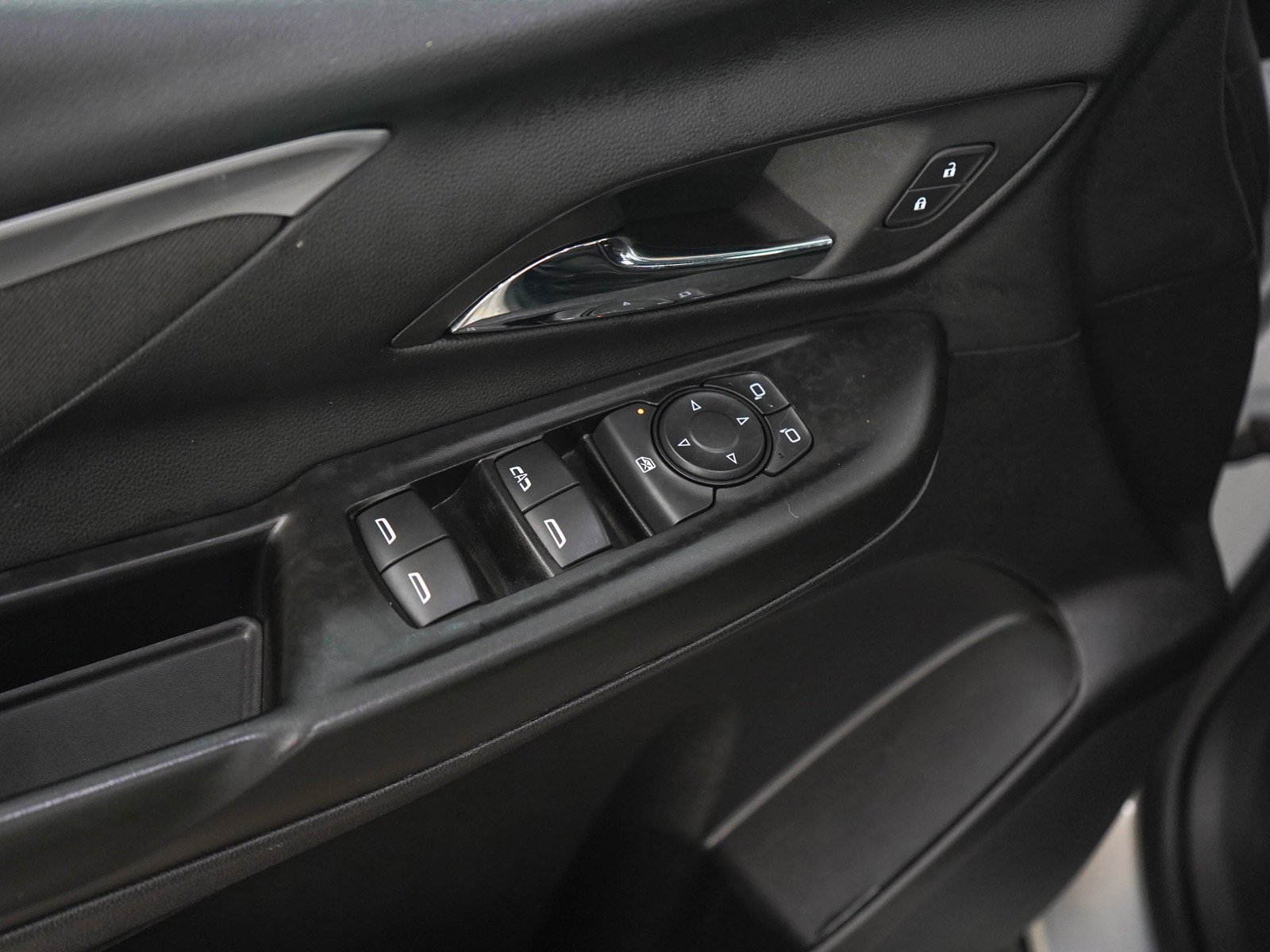 Used 2023 Chevrolet Bolt LT w/ Driver Confidence Package FWD image 19