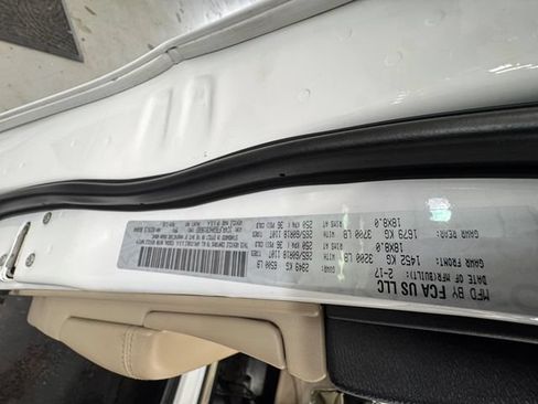 Used 2017 Jeep Grand Cherokee Limited w/ Trailer Tow Group IV AWD/4WD image 27