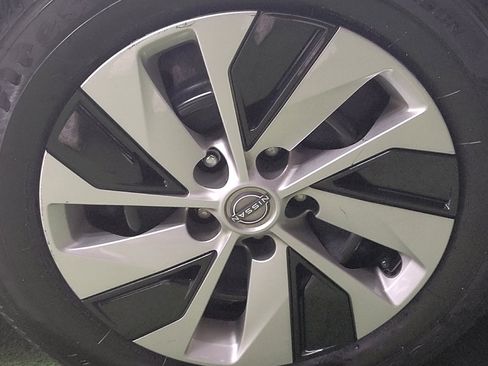 Used 2024 Nissan Altima 2.5 S FWD image 31