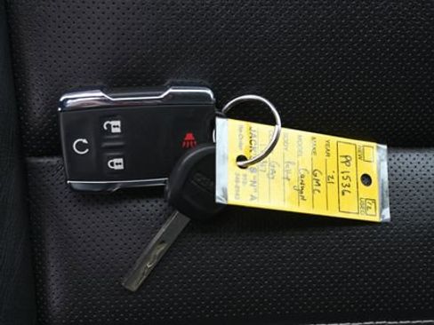 Used 2021 GMC Canyon Denali image 28