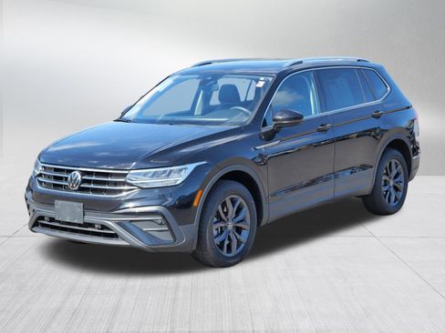 Certified 2022 Volkswagen Tiguan SE image 3