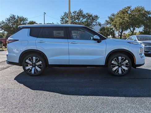 New 2025 Mitsubishi Outlander SE image 4