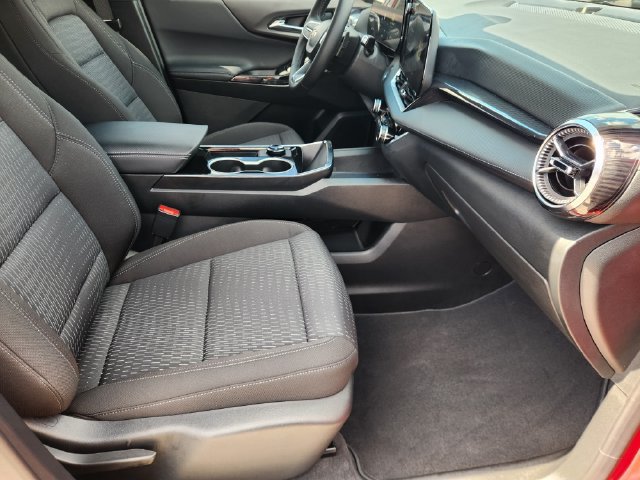 Used 2026 Chevrolet Equinox LT w/ Safety and Technology Package FWD image 14