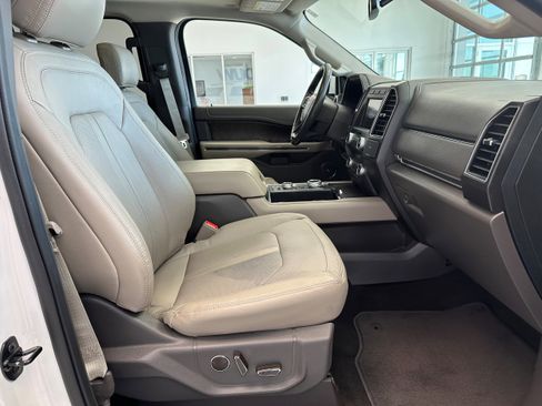 Used 2019 Ford Expedition Limited w/ Equipment Group 301A AWD/4WD image 17