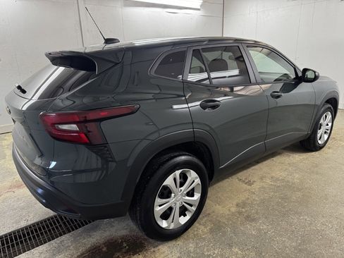 Used 2025 Chevrolet Trax LS image 12