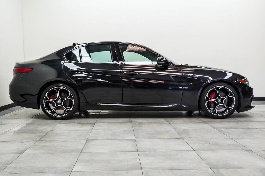Used 2023 Alfa Romeo Giulia Veloce RWD image 7