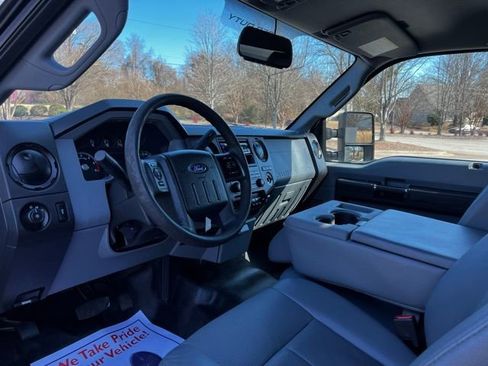 Used 2016 Ford F550 2WD Regular Cab Super Duty image 12