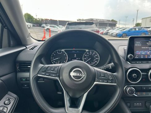 Used 2025 Nissan Sentra SV FWD image 29