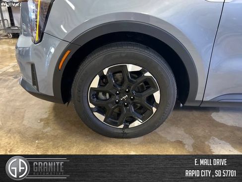 Used 2024 Kia Sorento S FWD image 26