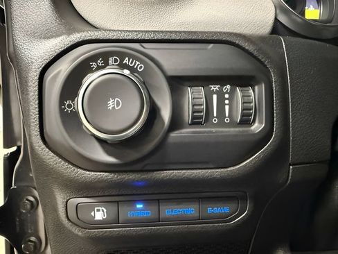 Used 2021 Jeep Wrangler Unlimited Sahara AWD/4WD image 31