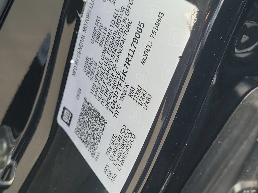 Used 2024 Chevrolet Colorado ZR2 w/ Technology Package AWD/4WD image 32
