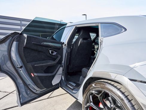 Used 2024 Lamborghini Urus Performante image 32