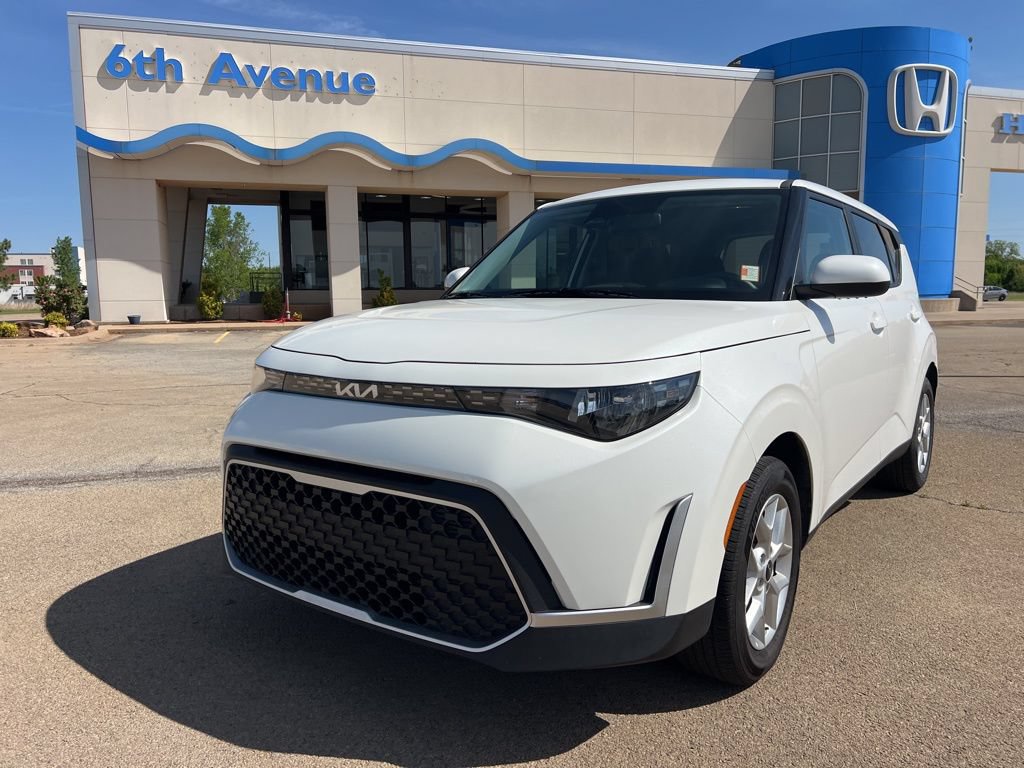 Used 2025 Kia Soul S FWD image 1