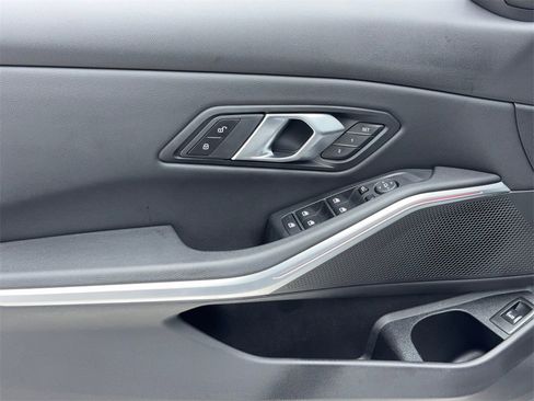 Used 2025 BMW 330i Sedan image 37